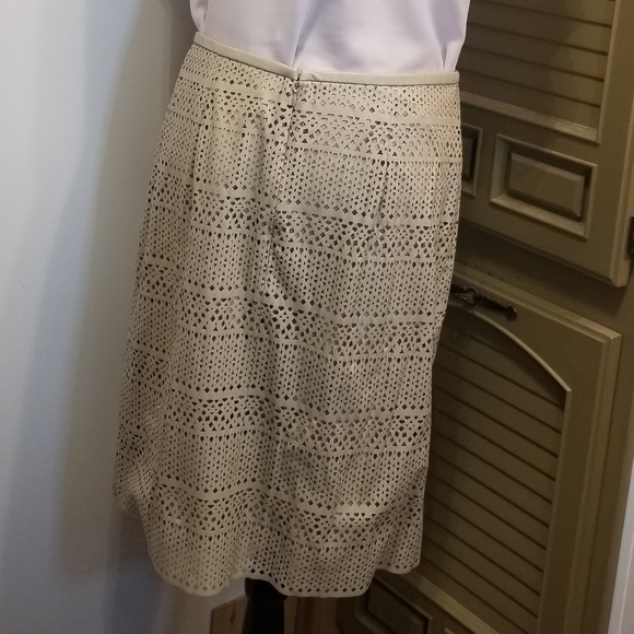 Calvin Klein Faux Leather Eyelet Pencil Skirt Size 8 Cream Beige Work Office - Picture 4 of 7